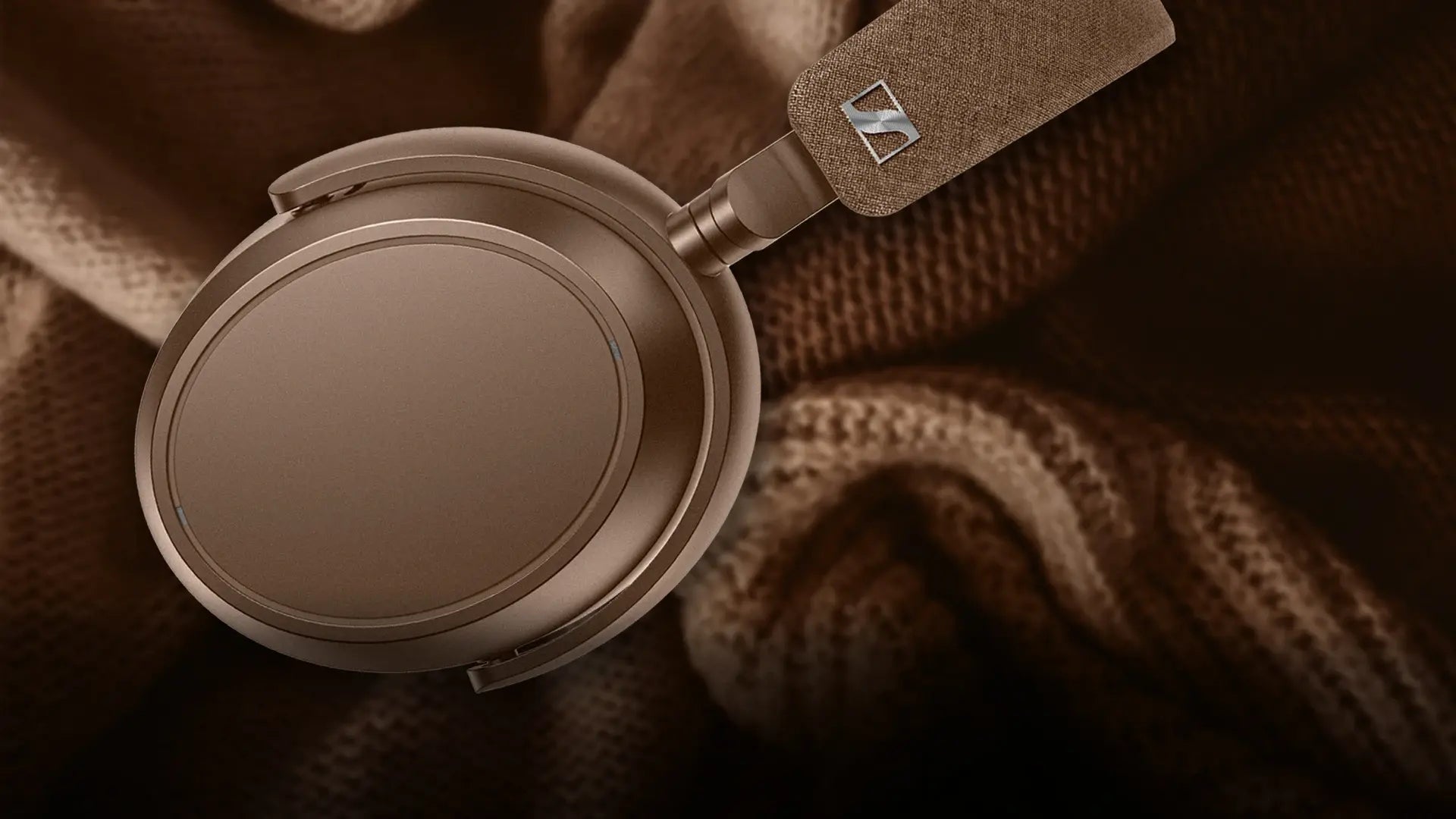 Brown MOMENTUM 4 Wireless Desktop